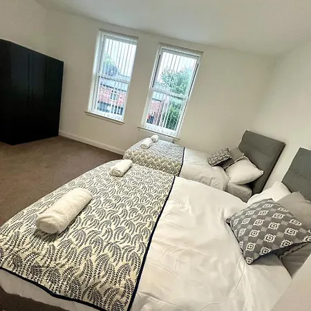 Failsworth Apartment 4 - Free Parking ,Group Stay, Contractors Manchester Buitenkant foto